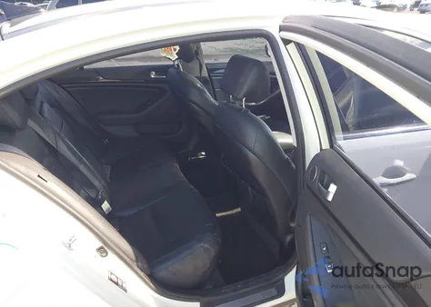 2015 Kia Cadenza Premium z USA, uszkodzony, nr VIN KNALN4D75F5181599